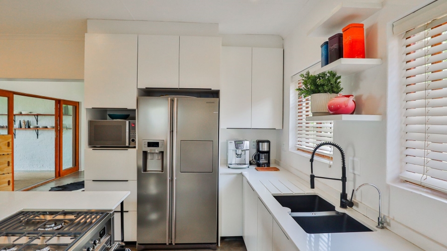 To Let 3 Bedroom Property for Rent in The Coves North West